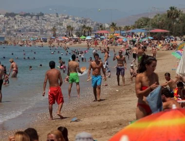 Το υπουργείο Υγείας απαγόρευσε σε 11 σημεία της Αττικής το κολύμπι